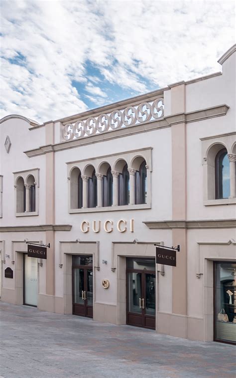 Reviews of Gucci Outlet, La Roca Village .